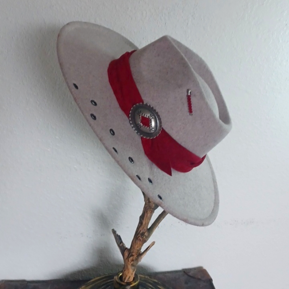 Vintage Hat🪶